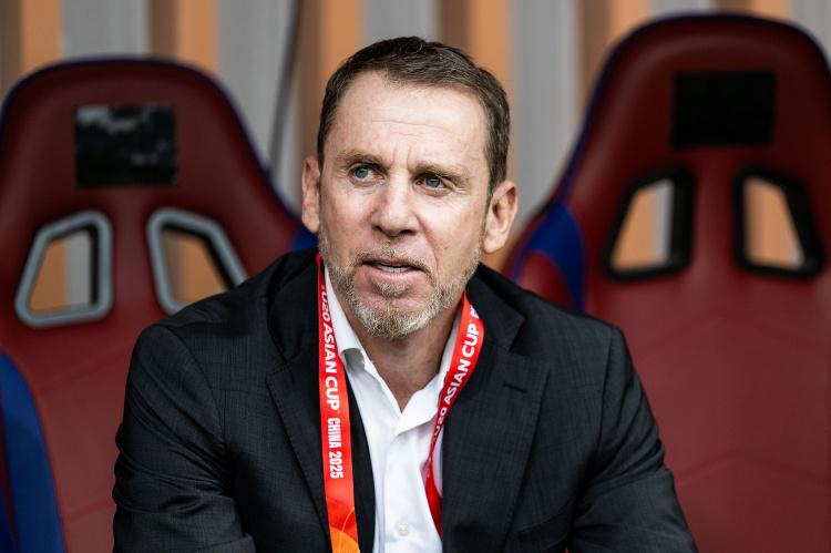 年U, 吴梓桐, 邓捷夫