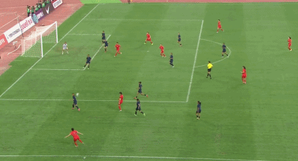 女足取胜将, 坠入球门