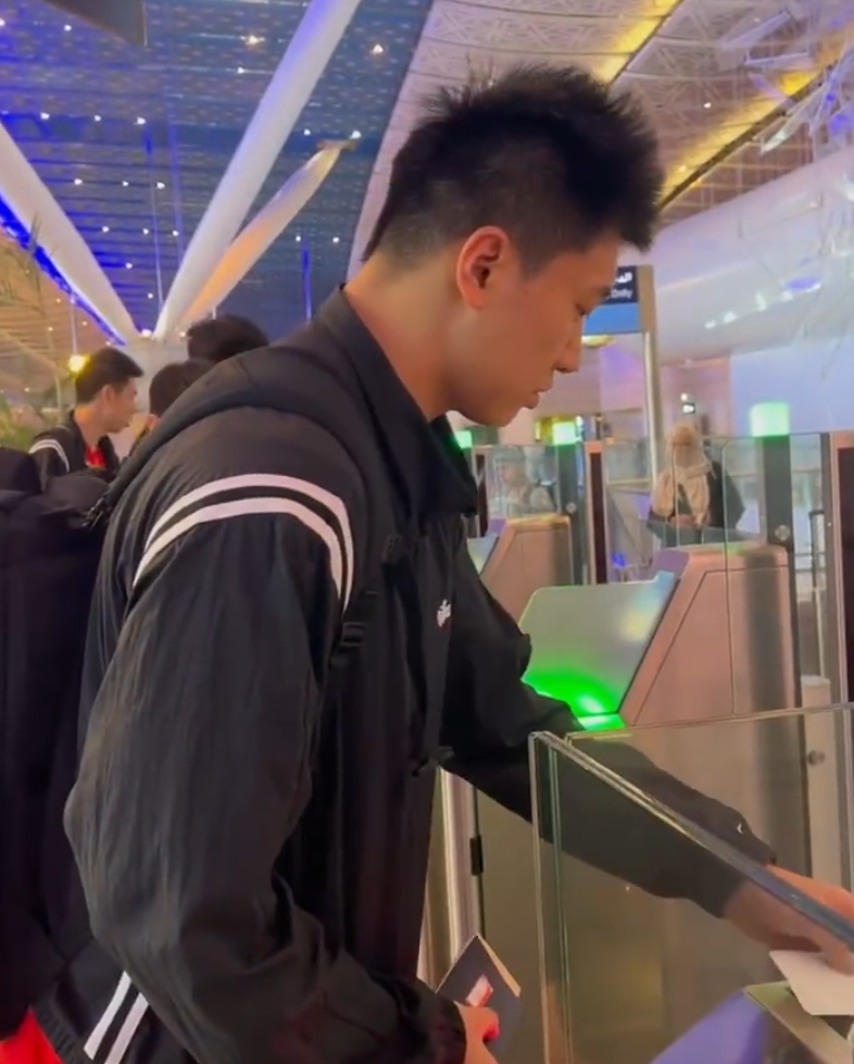 ue, 他将成为中, dfb