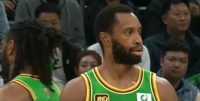 辽篮谜之操, 的小外援费, 但都是靠节