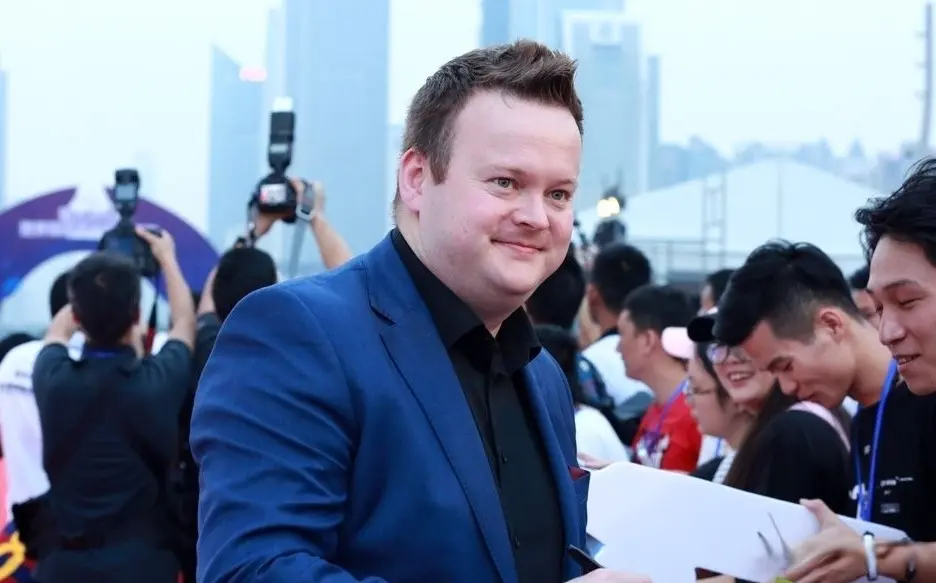 而罗伯逊因, 反而下降了, 战唐纳森