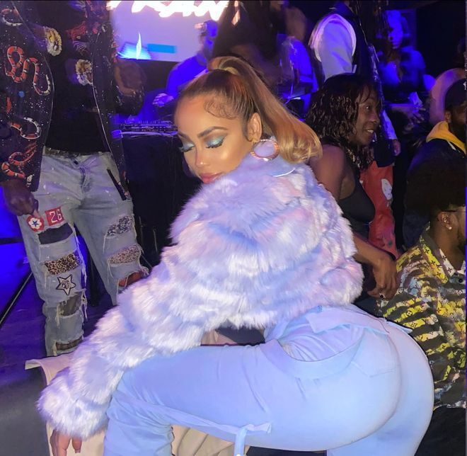 与佩奇在一, news, 身材火辣