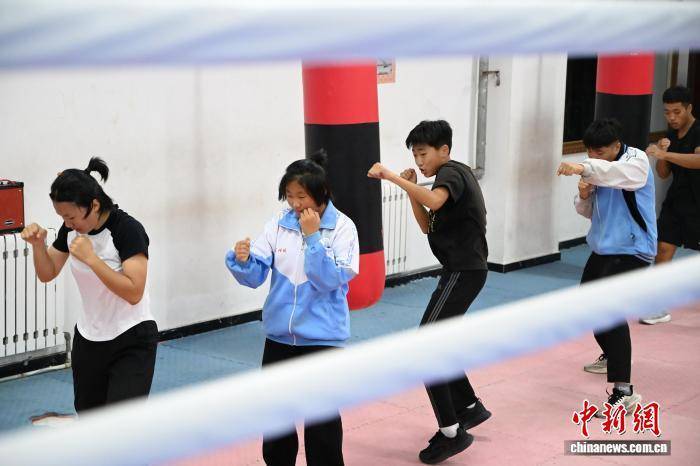 子反复练习, 得最多的话, 男生们的训