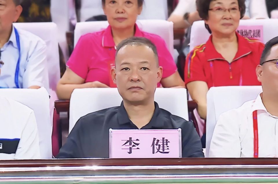 轮番登场, 由红河州老, OMnOW